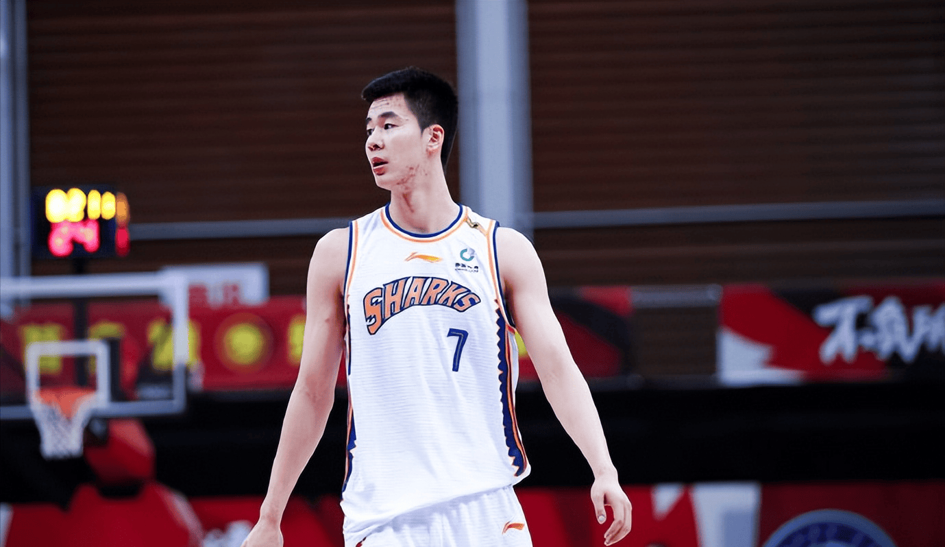 CBA球员涌现新星夺目表现打动观众